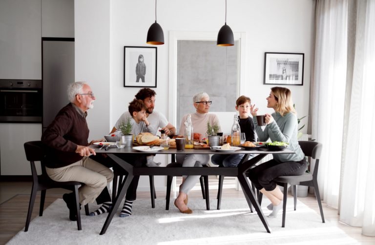 Choosing the Perfect Dining Table Shape for Your Home